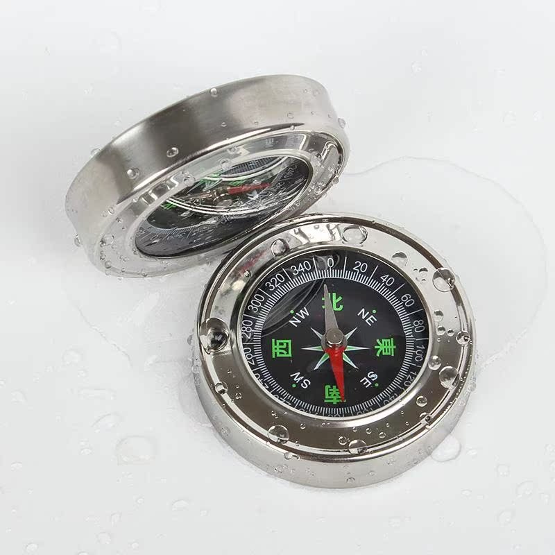 The compass is outdoors and mini-cars are used to point to the multifunctional climber for adult and child students of the northern compass