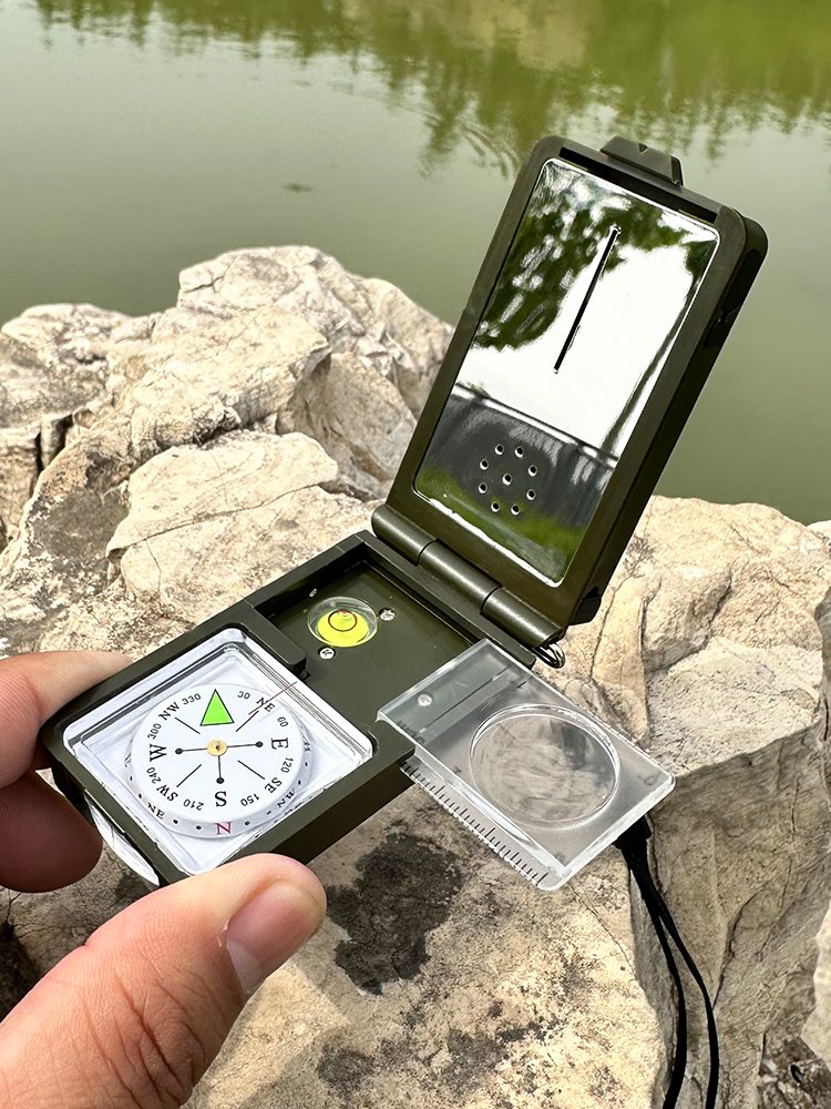 A MULTIFUNCTIONAL HUMIDITY THERMOMETER WITH A RED T10 GUIDE TO FIRE RODS WITH MAGNIFYING MIRRORS