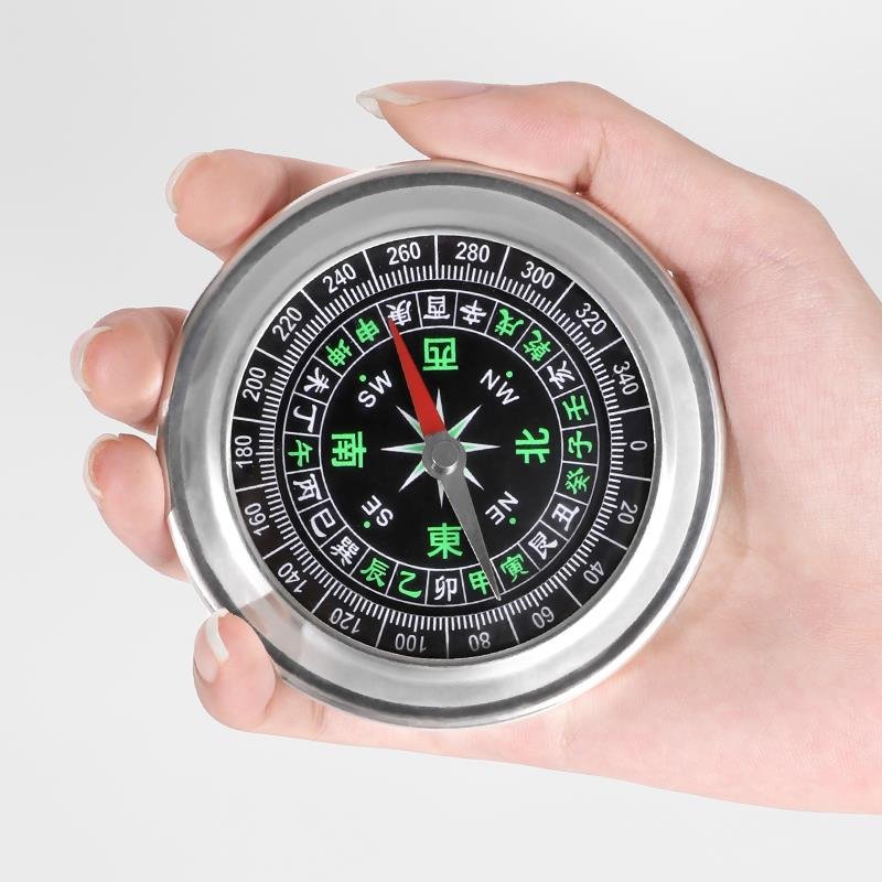A compass with a high degree of off-site precision with a multi-purpose cross-country car pointing to the north compass