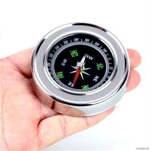 The factory provides a car-borne compass, a vehicle with a high-precision night-light guide, a self-contained equipment
