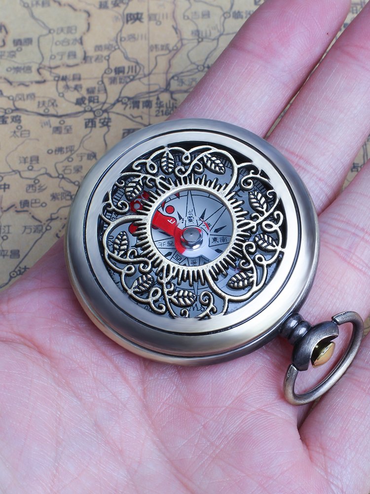 A child with a compass can use a high-precision night-lighted watchcar carrying a northerly needle。