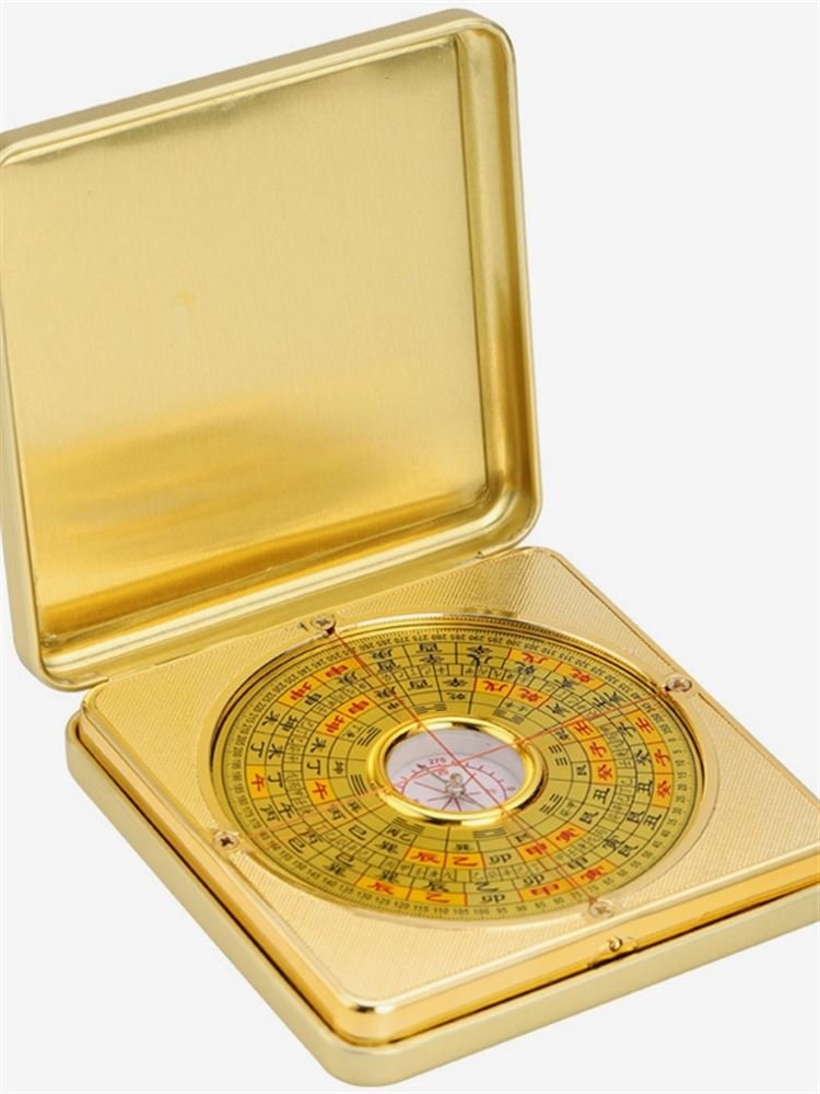 The compass, with its high-precision compass, carries with it the small routine of the tumbler