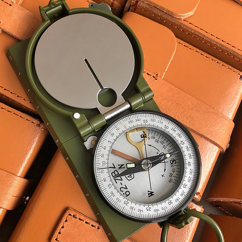 THE HIGH ACCURACY OF THE COMPASS 62ZBZ POINTS TO THE DIRECTION OF THE NORTHERN NEEDLE TO MEASURE THE PERIPHERAL SLOPE OF THE PORTABLE NIGHTLIGHT FUNCTION OF THE COPPER CORE