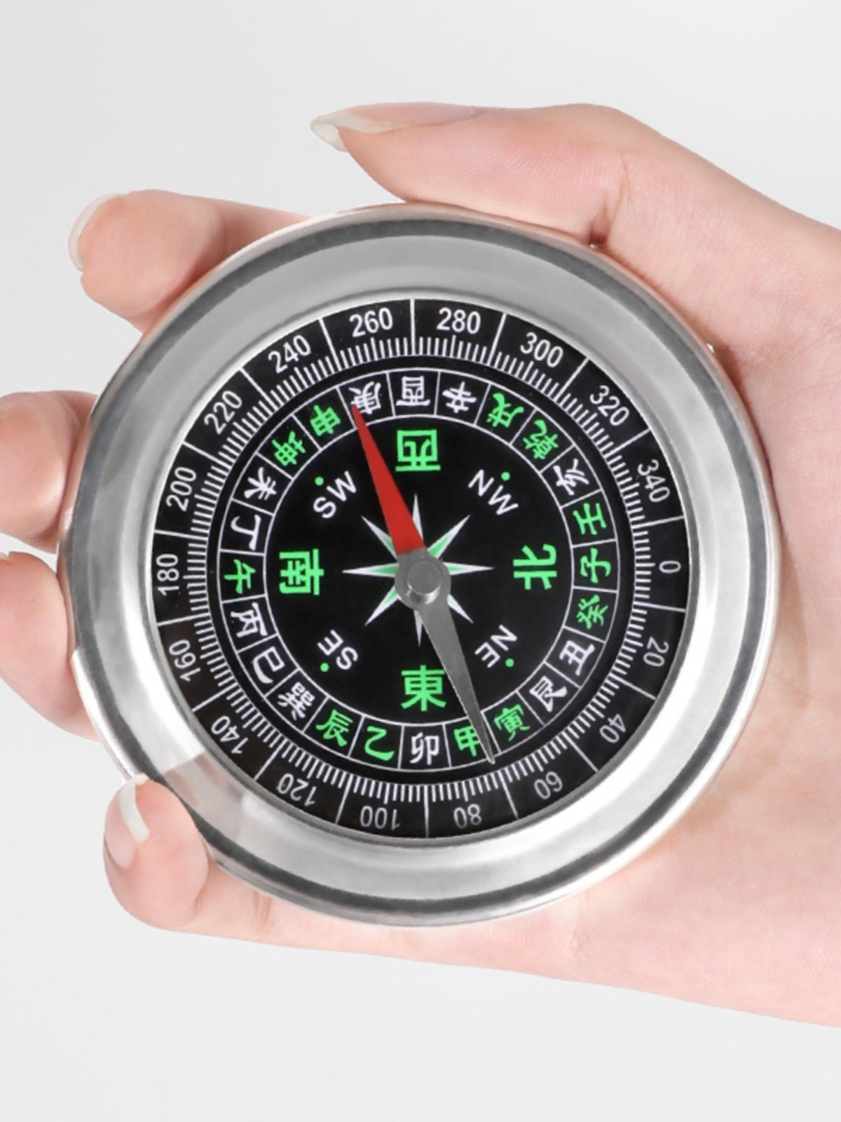 A high-precision car carrying an outdoor compass for a child and a compass for a multipurpose cross-country pointer