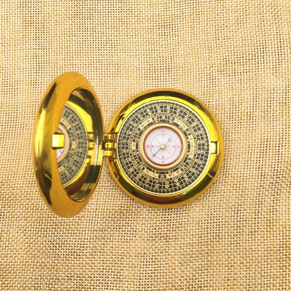 A 2-inch professional feng shui compass with an automatic compass of the Gai Xiao Luxury