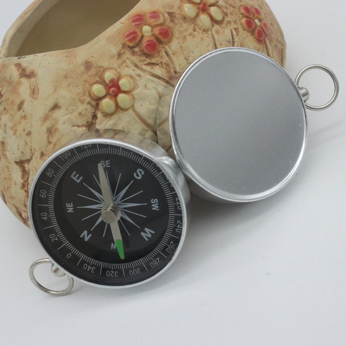 G44-2 ENGLISH COMPASS OUTSIDE THE METAL ALUMINUM KEY RING