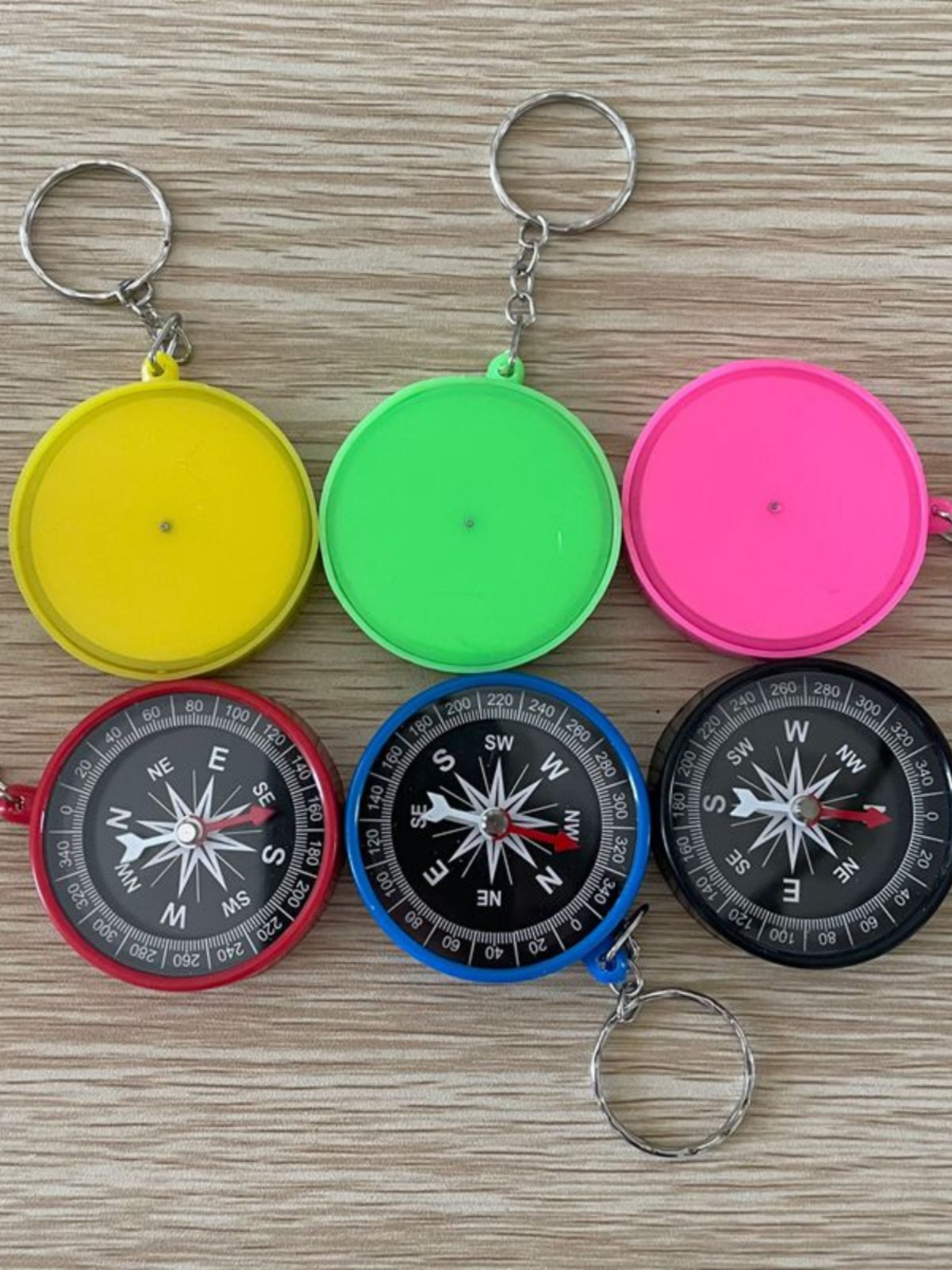 Colour-colored plastic guidebooks for children ' s scientific experiments travelling outdoors to equip students with key buttons