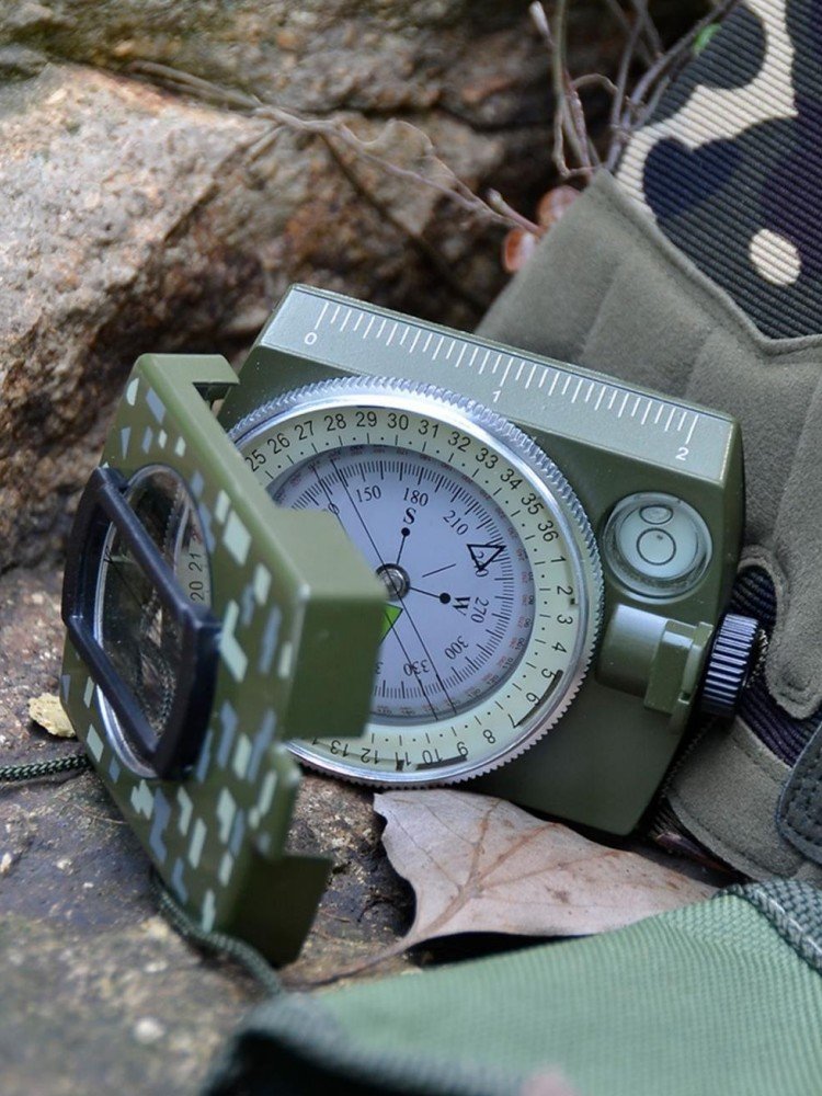 The high-precision outdoor walker points to a strong and reliable northerly multifunctional compass