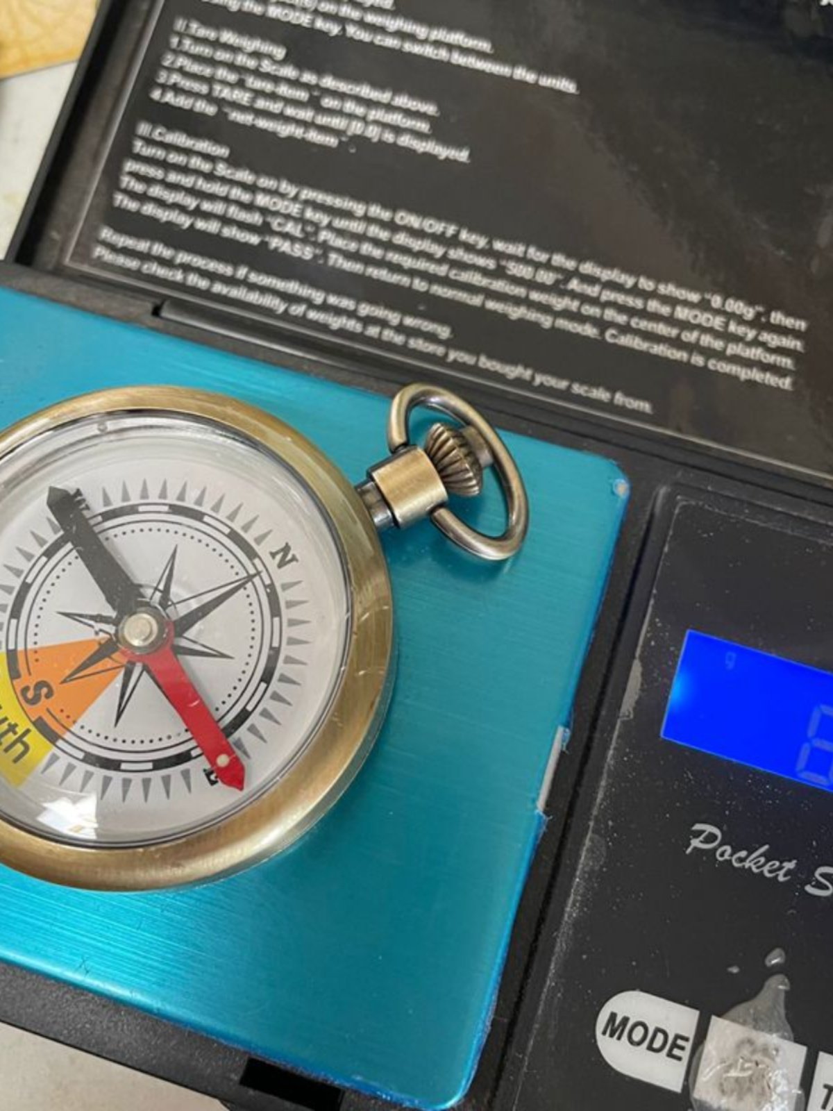 AN EXTRATERRESTRIAL TRAVELER'S CURRICULAR TAN WATCH POINTS TO A HIGH-PRECISION GUIDE TO THE NORTHERN METALLIC GIFT NAVIGATION