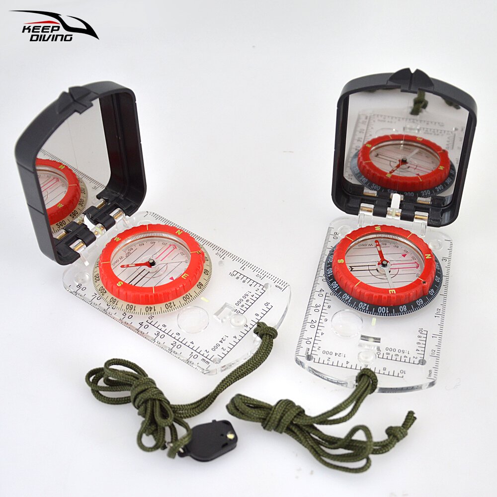 Multifunctional card compass with a lighted night compass with a map of the light pointing to the northerly outdoor expedition equipment