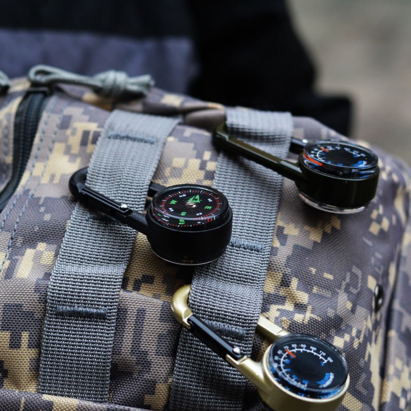 An outdoor multifunctional metal compass, waterproofing, pointing to the northern thermometer, double-locking