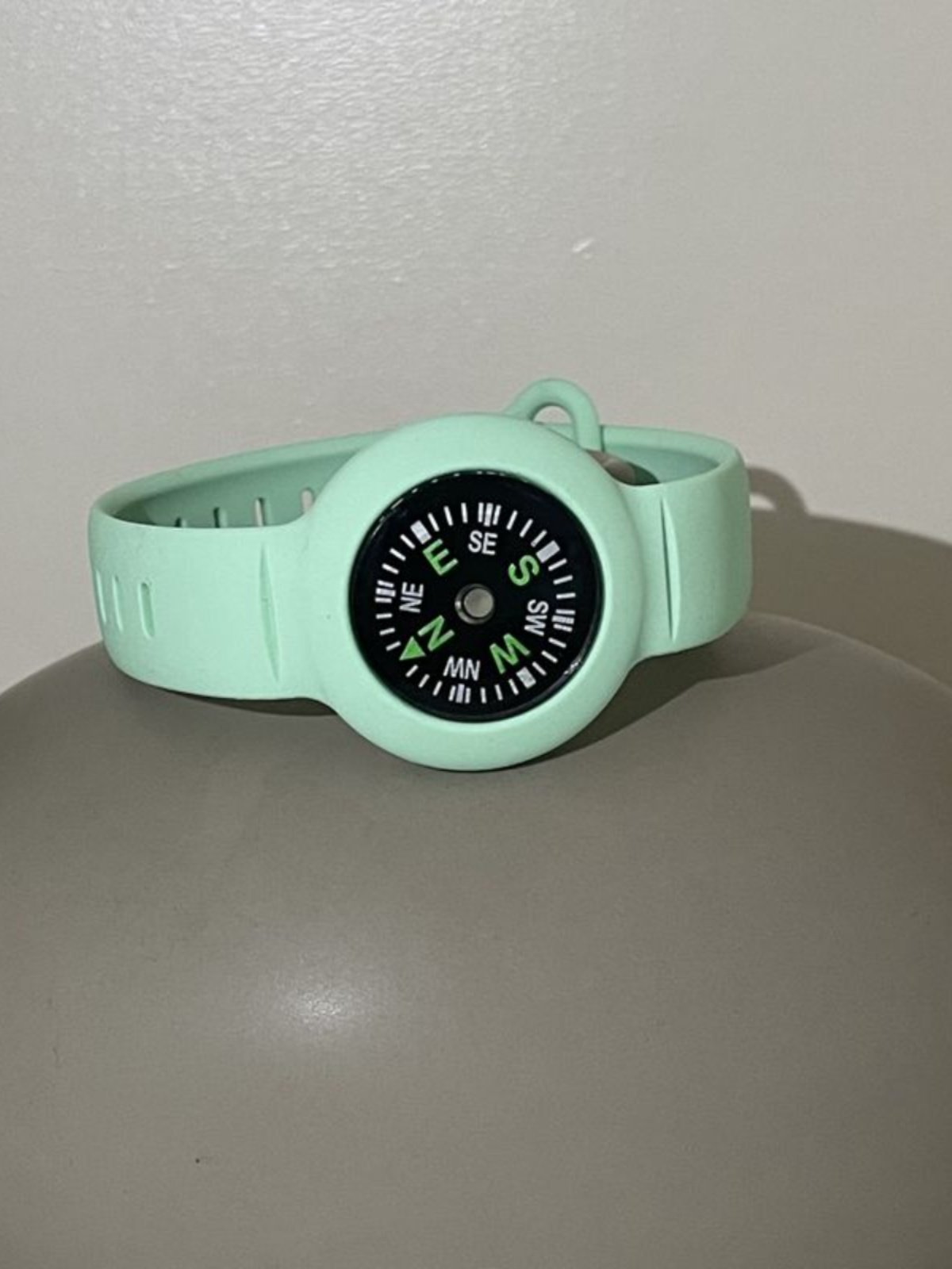 A guide to the survival of children's wrists in the outdoor exploration navigation camper