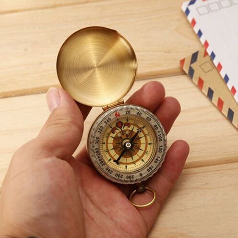 The stainless steel compass, the multi-purpose multipurpose calculator for adult children on an outdoor mountain expedition