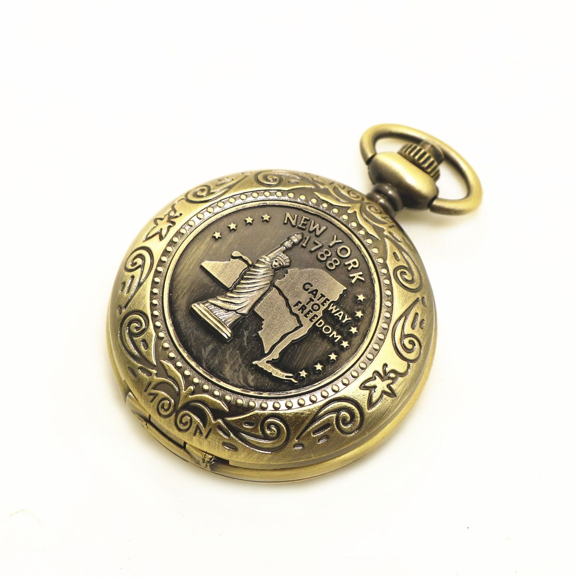 A retro-cheek compass, which points to the fact that a student is carrying a mini-car with a compass outside of the house