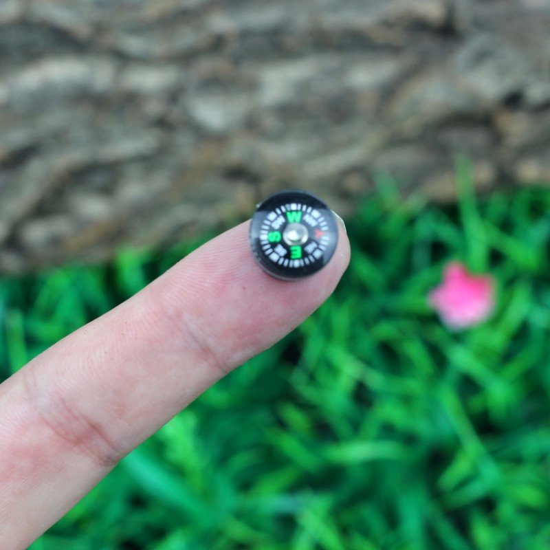 The mini-guided kids used high-precision outdoor primary school students to point to the north and south of the north
