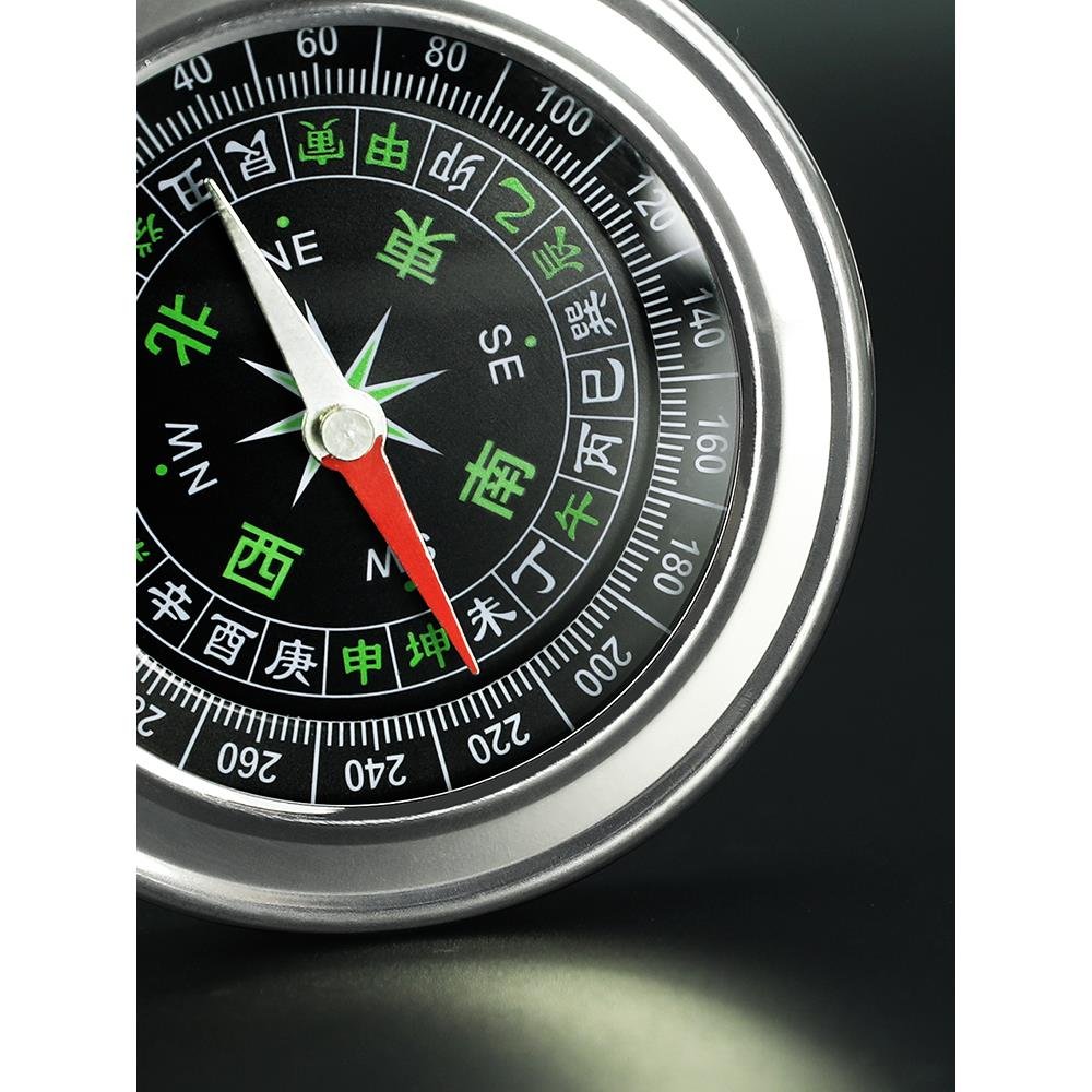 An outdoor compass with a high-precision nightlight student with a pluri-director with a northern pin wheel