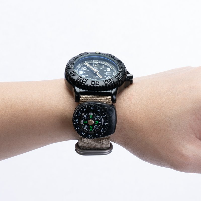 SMALL MINI-MOUNTAINED MOLLE, HAND-WATCH-STYLE EMERGENCY SELF-RESCUE SIGN OPEN
