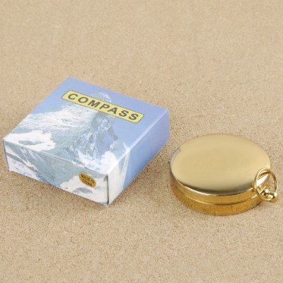 The stainless steel compass large is equipped with an outdoor mountain camp pointing north towards the waterproof compass