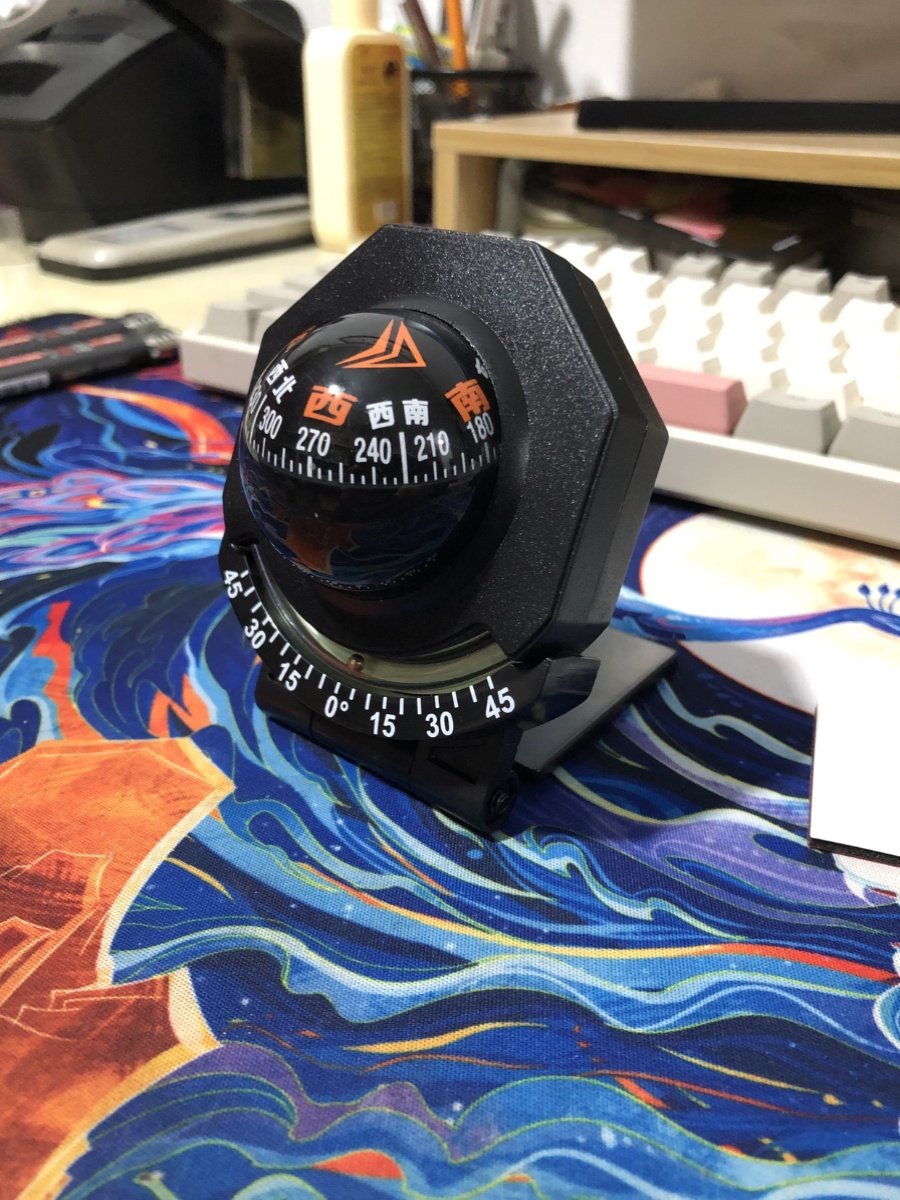 A Chinese-car-borne guide ball + 2 degrees per night light-high-precision RV points to a strong magnetic outside of the northern needle