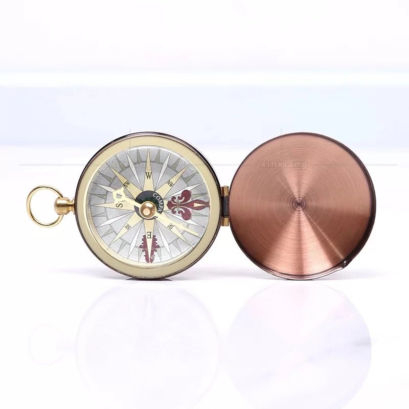 The water-proof guide outside points to the northern nightlight mirror reflecting guide to the field for life