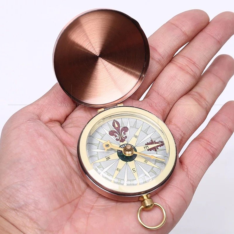 The water-proof guide outside points to the northern nightlight mirror reflecting guide to the field for life