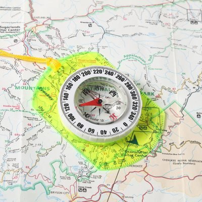 Aski's children's guide is a high-precision exterior pointer with a multi-purpose fluorescent fluorescent geologic compass