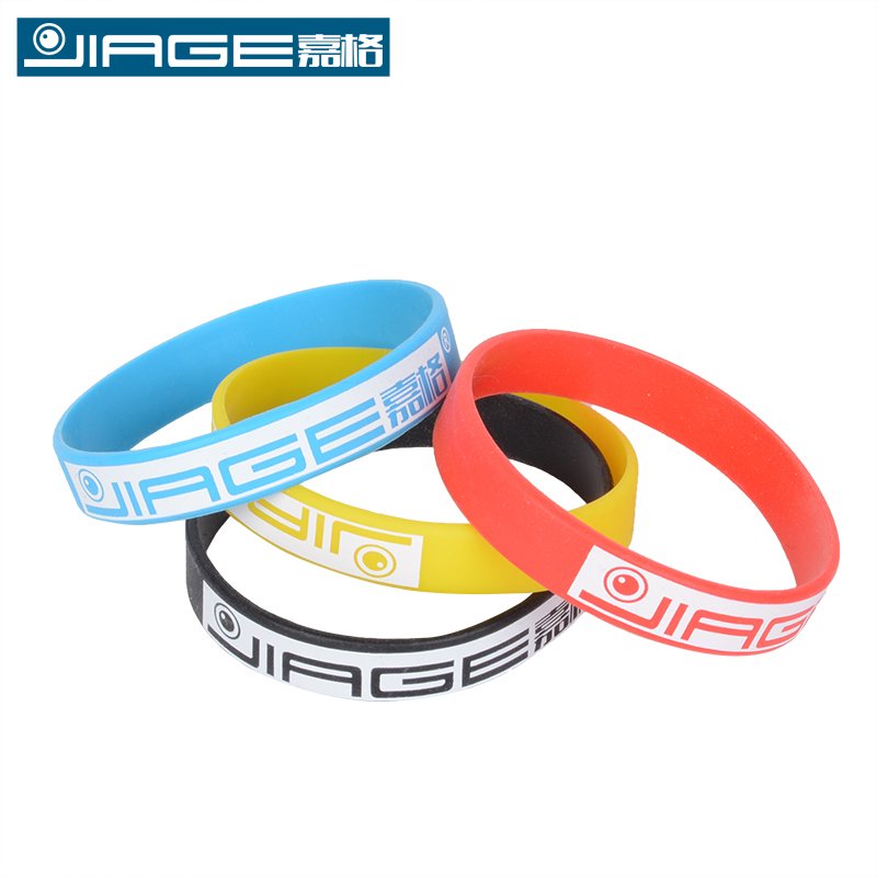 An outdoor high-precision silica wristwatch indicates a hysteria-proof, hydro-magnetic child student with a watch