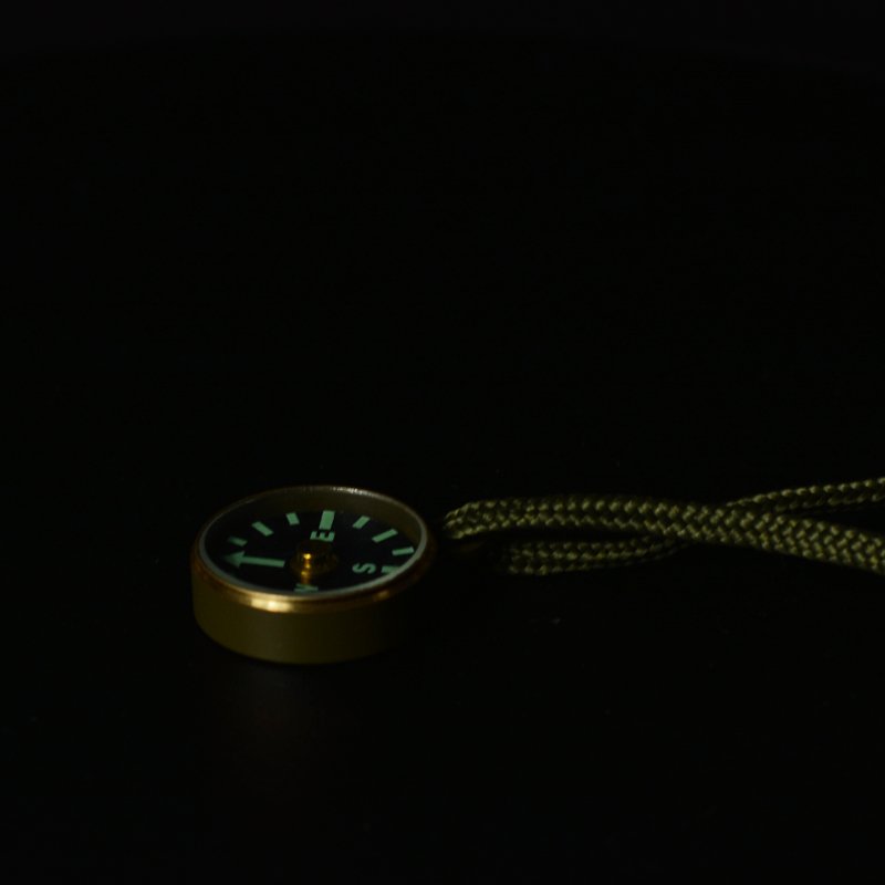 JIAGE'S EXTERNAL STRONG MAGNETIC FINGER NORTHERLY PIN/NIGHTLIGHT METAL DISK COMPASS/MOUNTED COMPASS LEADS TO CAMP ORIENTATION