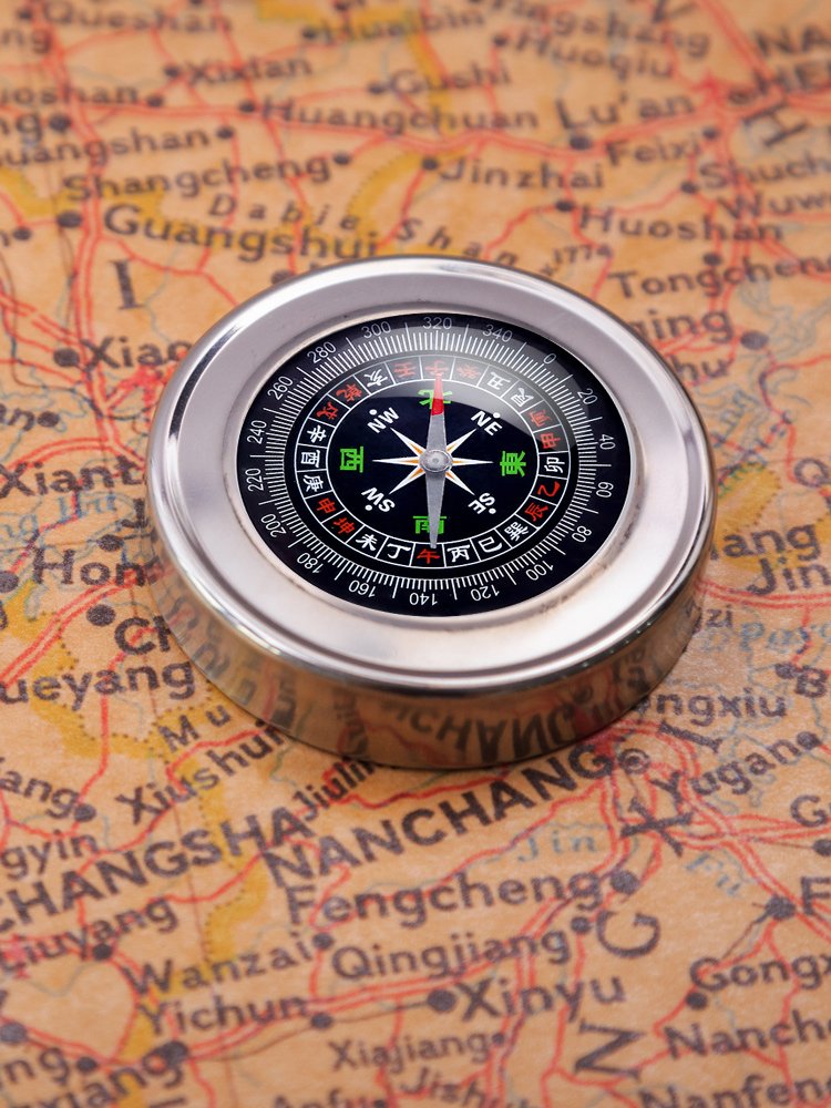 The car explorer's little compass is high-precision, pointing north towards the sports arms of the field, and outside the Rover