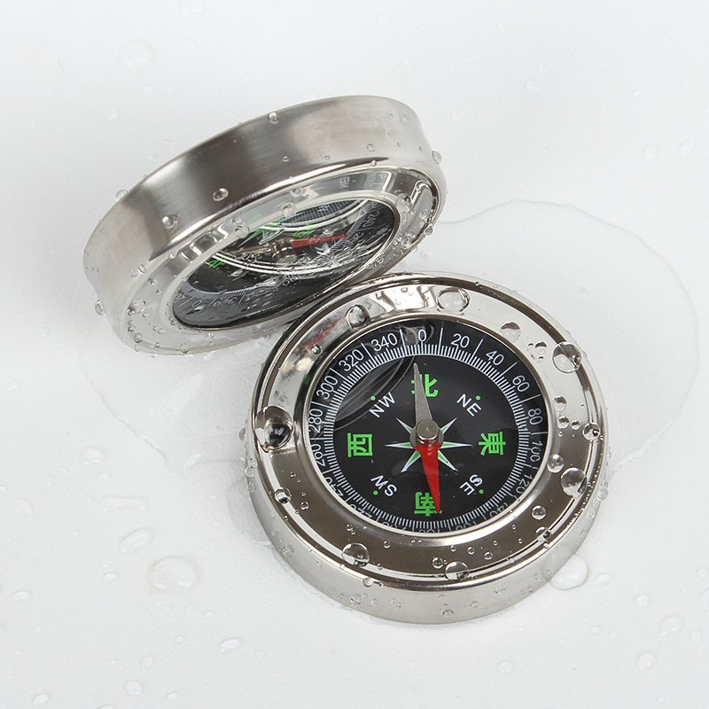The compass is outdoors and mini-cars are used to point to the multifunctional climber for adult and child students of the northern compass