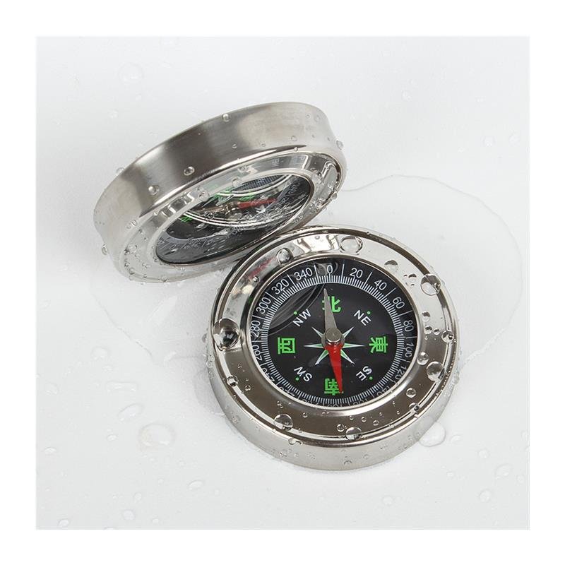 The compass is outdoors and mini-cars are used to point to the multifunctional climber for adult and child students of the northern compass