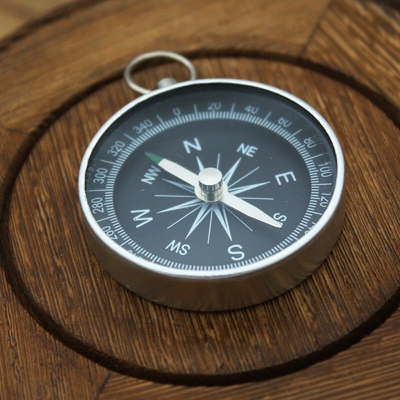 THE G44 DIAMETER RING KEY BUTTON IS USED TO POINT THE NORTHERLY POINTER WITH THE ALUMINUM ALLOY TO THE FIELD CAMP