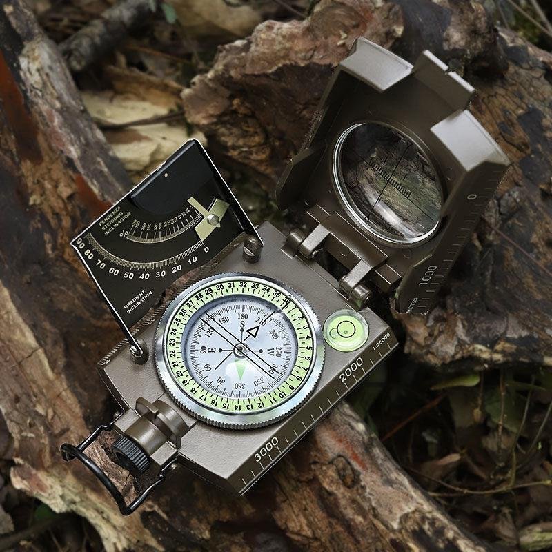 A high-precision zinc alloy multi-purpose compass, an outdoor compass sloper, will point north with the night light