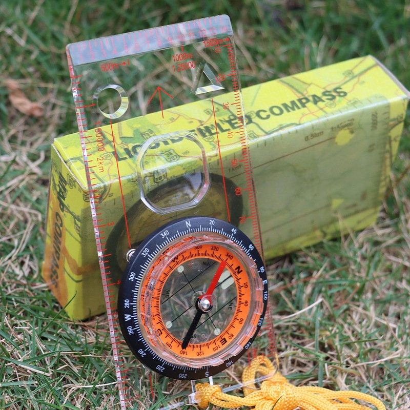 Multifunctional Map Guide to Outdoor Camping Tool Pointing Norther Pointer Magnetic Scale