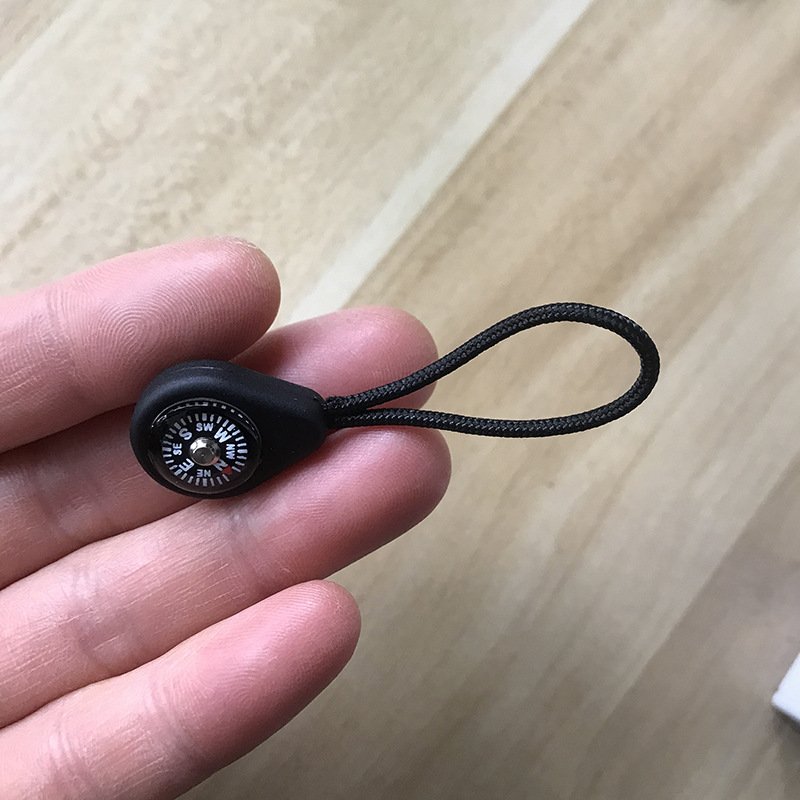 12mm mini-lined hand-held needle-coding fittings outside point to a small event gift from a black pin in the north