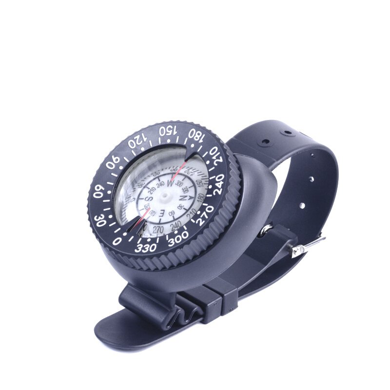 Specialized underwater dive of 50 metres points to a high-precision nightlight compass for the north