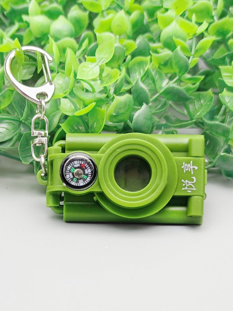 A multi-purpose mini-celescope magnifier for boys and girls, with a flashlight guide to children's toys