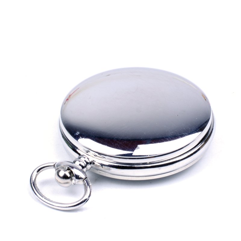 A full-metal capping watch points to the direction of a portable compass for the retro-facing of the north