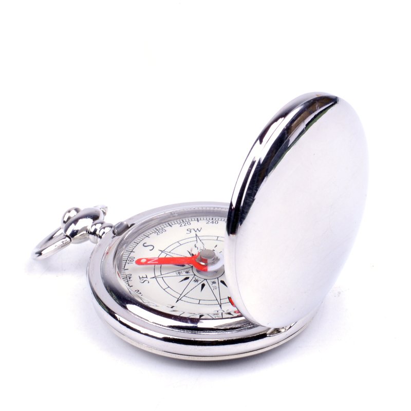 A full-metal capping watch points to the direction of a portable compass for the retro-facing of the north