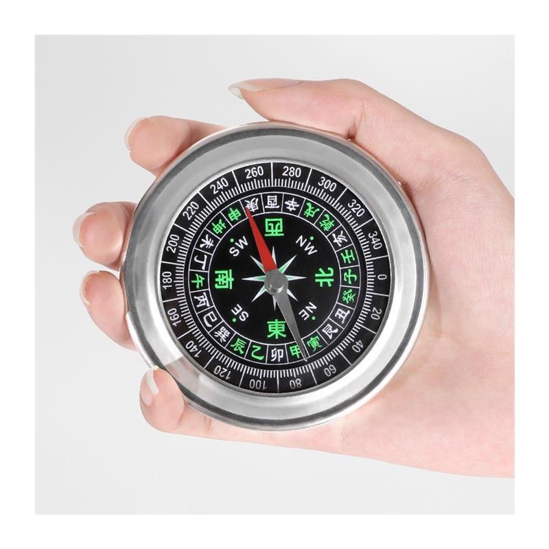 A high-precision wheel guide to the car's guide ball pointing to the north compass crossing the field