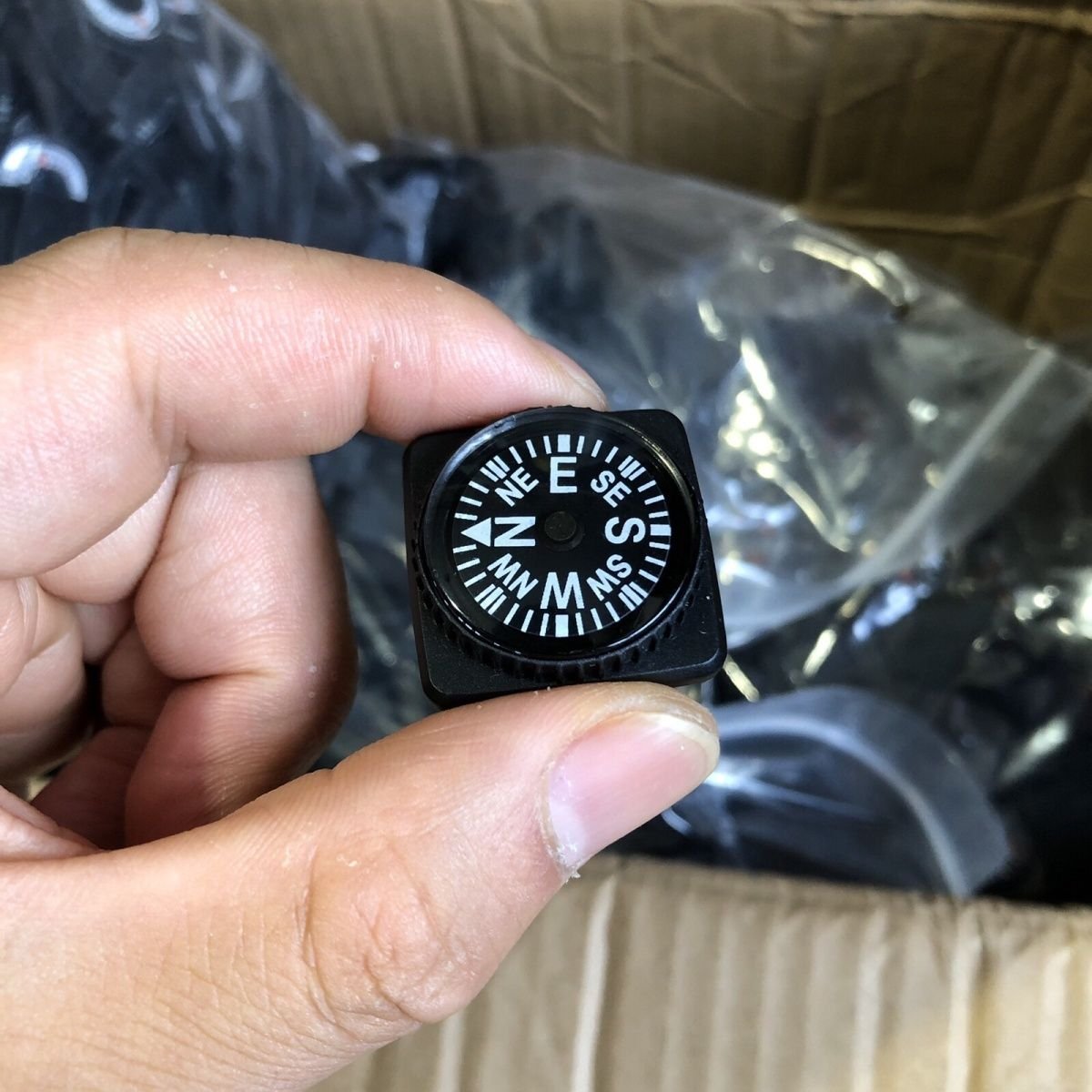 THE OUTDOOR BELT POINTS TO THE NORTHERN PIN + THERMOMETER 25MM LARGE PLATE, HIGH-PRECISION WRIST-WATCH, WATER-PROOF, MOUNTAIN-PROOF