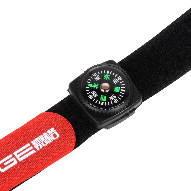 Gaga's outdoor waterproof wristwatch points to a high northerly high-precision wristband compass, which is strongly magnetically directed at riding across the mountain