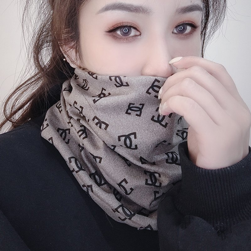 "The wind-covered scarf of a woman who has been around for spring and autumn and winter."
