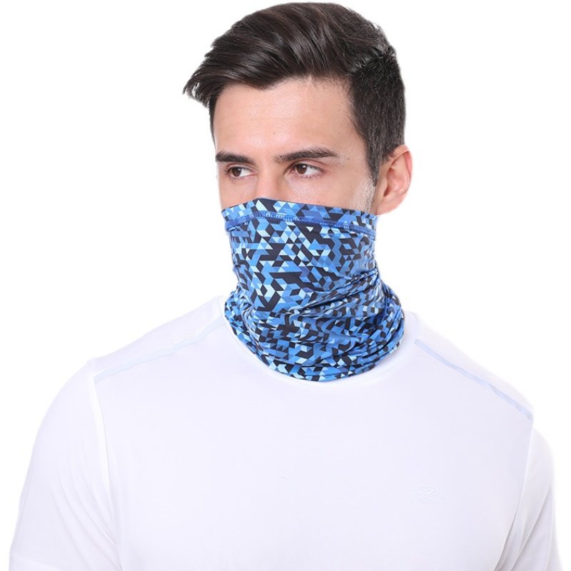 The outdoor sunscreen man rides a milk-covered magic turban to fish for the summer turban