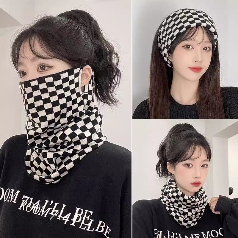 A multi-purpose cyclist with a turban on her neck in the autumn and winter