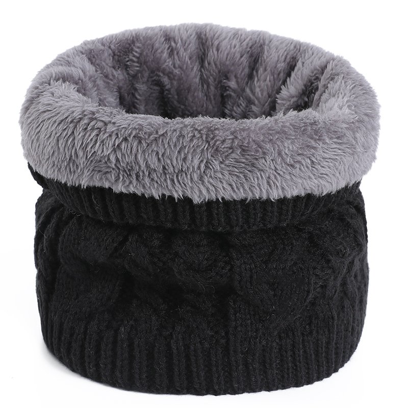 Men and women who are warm in winter, warm in winter, warm in winter and thick in cold in winter