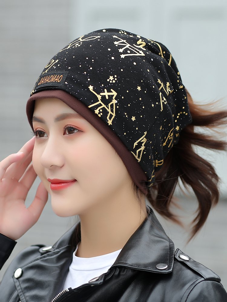 Ms. New Gold Hat, warm-up necks in the winter with a pile of caps and headscarves on the street