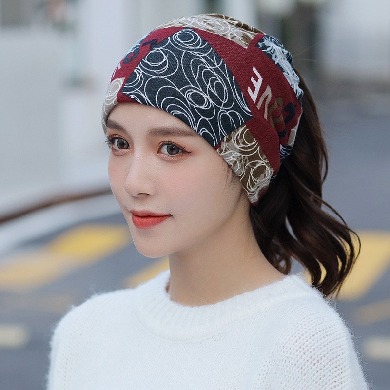 Warm-faced woman, winter wind-covered, cyclist-magic turban, neck-covered and thick-faced