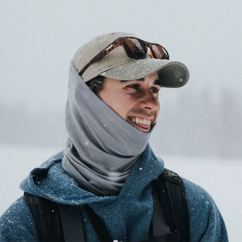Outside of the house, men and women of the Merino wool magic headscarves, sunscreen and warm-up snowboarding