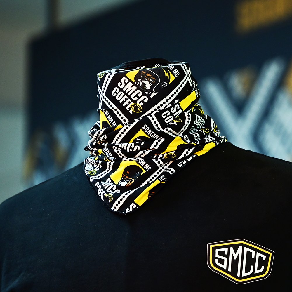 SMCC AMERICAN HEADSCARF HELMET RIDES A MASKED MAN WITH A TAN AROUND HER TURBAN IN THE AUTUMN AND WINTER
